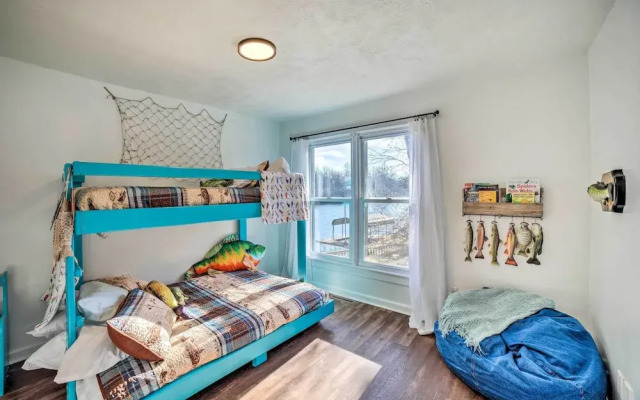 Charming Riverfront Retreat in Monticello!