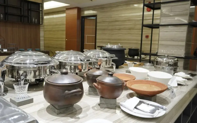 Front One Hotel Papua Lestari