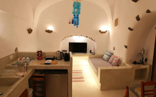 The Commander s Cave