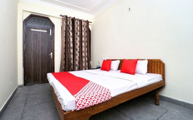 OYO 29193 Amrit Guest House