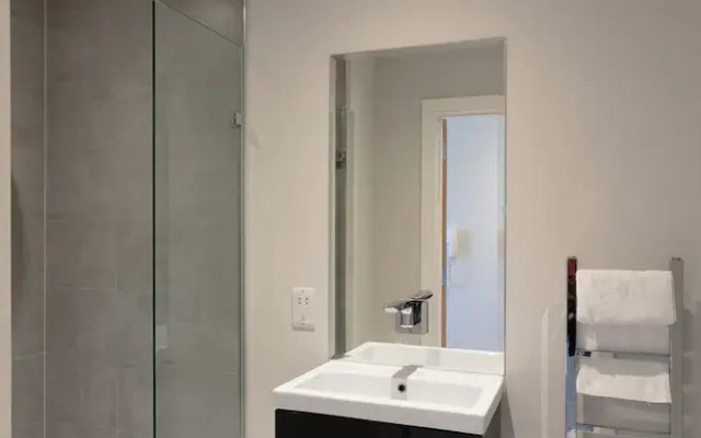 Luxurious Central Windsor Town House