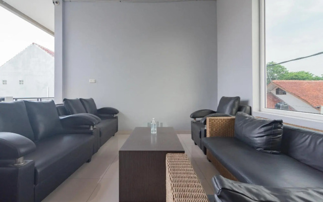 Reddoorz Plus Syariah @ Tuparev Cirebon 3