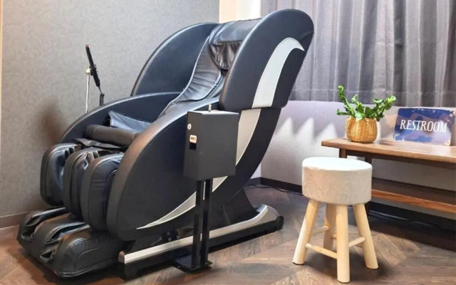 Business Hotel White