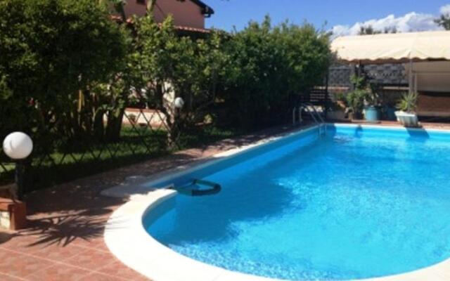 Villa con Piscina a Balestrate