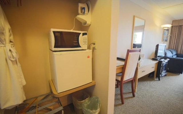 Sidney Waterfront Inn & Suites
