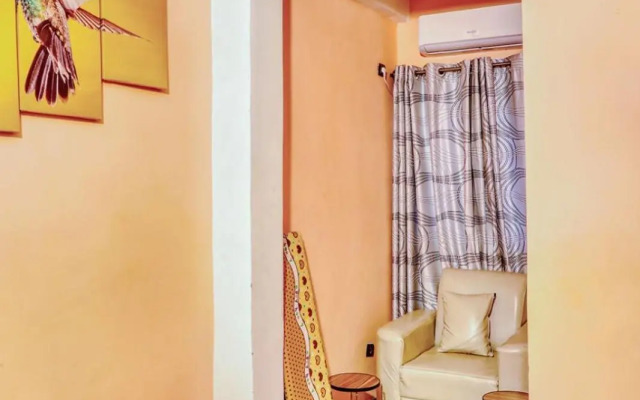 Beautiful- 1 Bedroom Apartment - Parking on site
