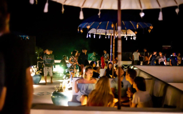 Seaesta Komodo Hotel & Hostel