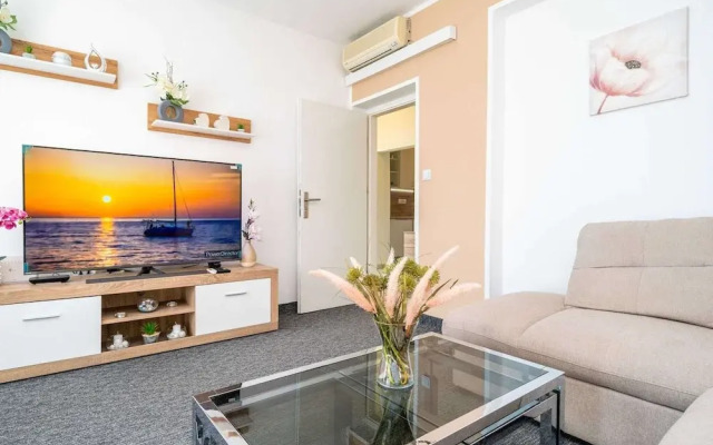 Apartments Blazevic - Two Bed/apt With Hot Tub 2