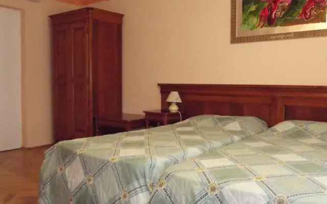 Sir David Balaton Castle