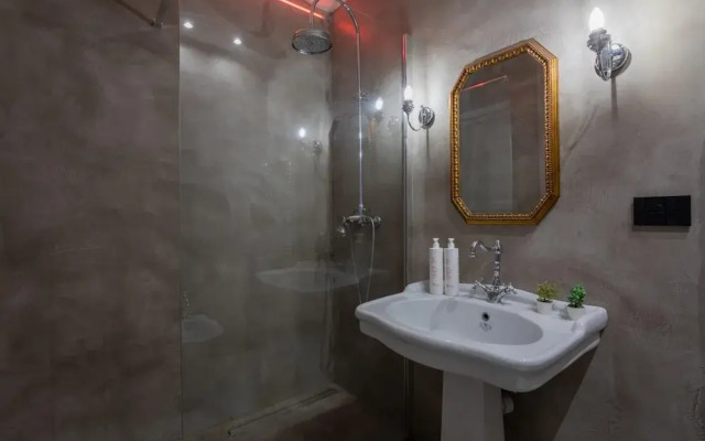 Graffiti Apartment by Wonderful Italy