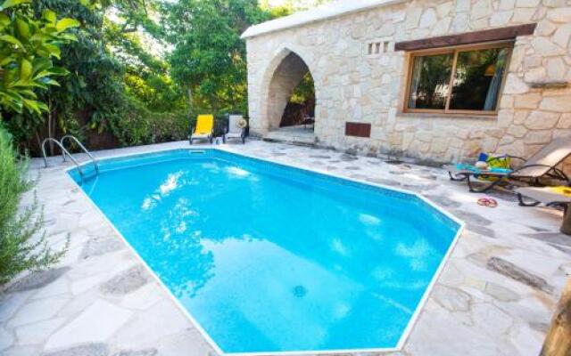 Villa Violaris