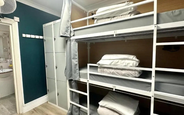 Smart Hyde Park View - Hostel