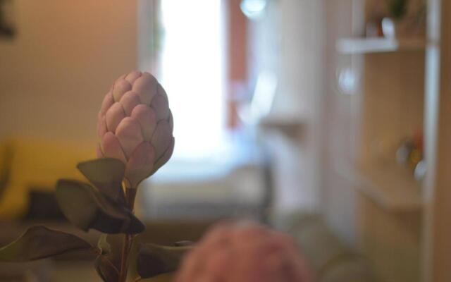 White Arrow Apartment