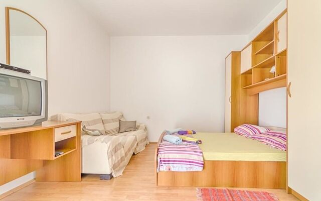 Comfort Pool Apartments