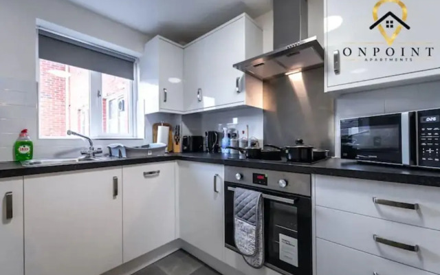 ✰OnPoint - Spacious 2 Bed Apt - FREE Parking✰