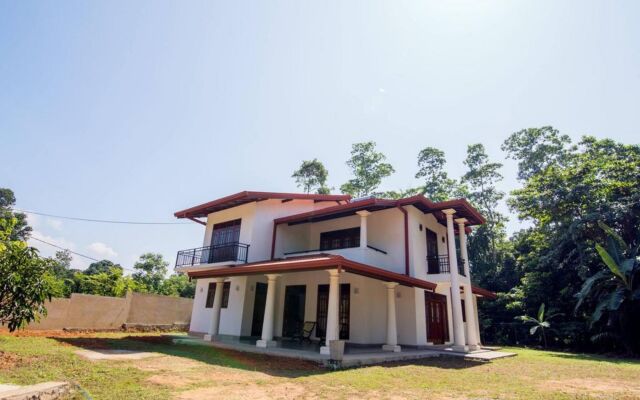 Villa Almond Leaf