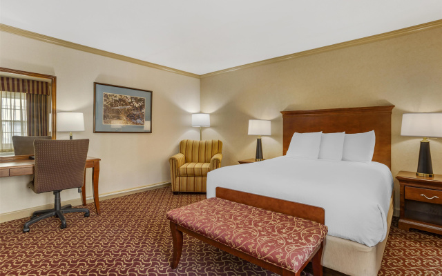 Best Western PLUS Morristown Inn-Florham Park