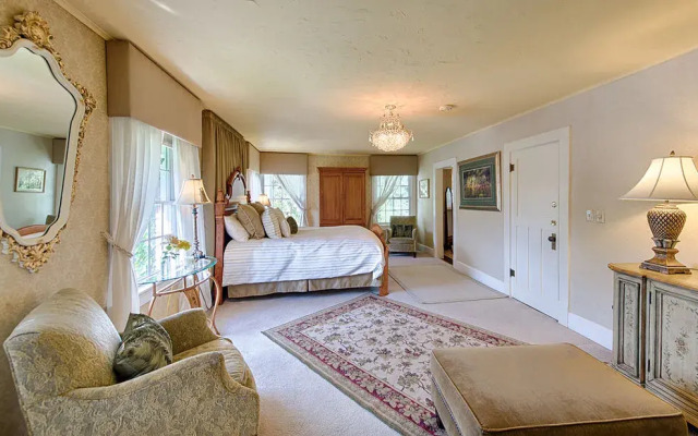Warm Springs Inn & Winery