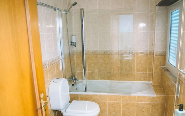 Laurus Hotel