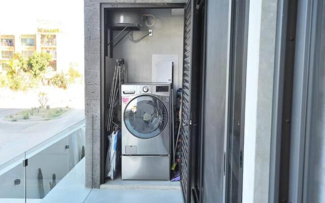 Great location 2BD 2BTH Walking distance to Medano