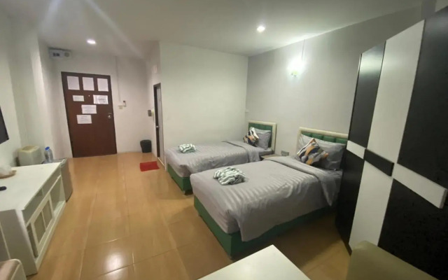 Alongkorn hotel by SB