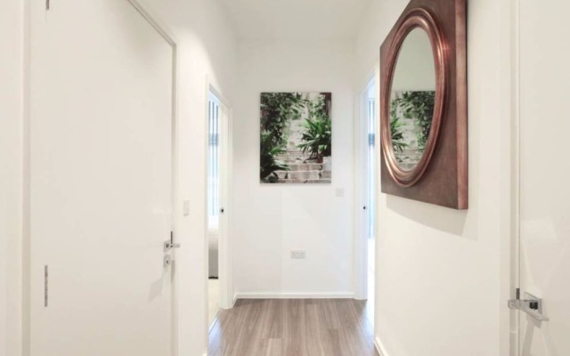 Modern 1 Bedroom Apartment in West London