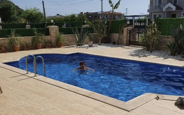 Stylish Ground Floor 3-bed Apartment in Dalyan