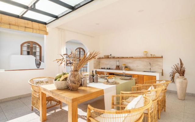 OriVista Luxe Boutique Villa in Canggu-Pool Side 2