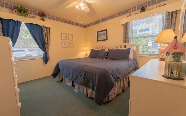 Whispering Waves East Apartment 1