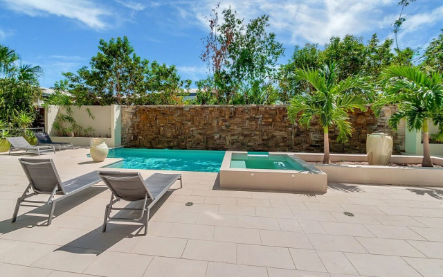 Pool View City Centre Apartment 206