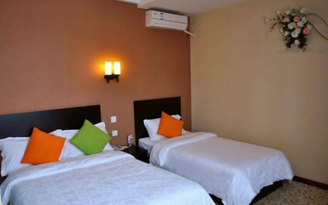 Dalian Yijia Business Hotel