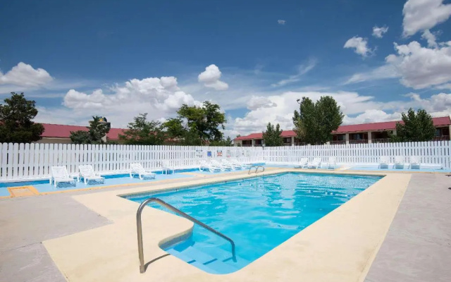 Days Inn By Wyndham Gallup