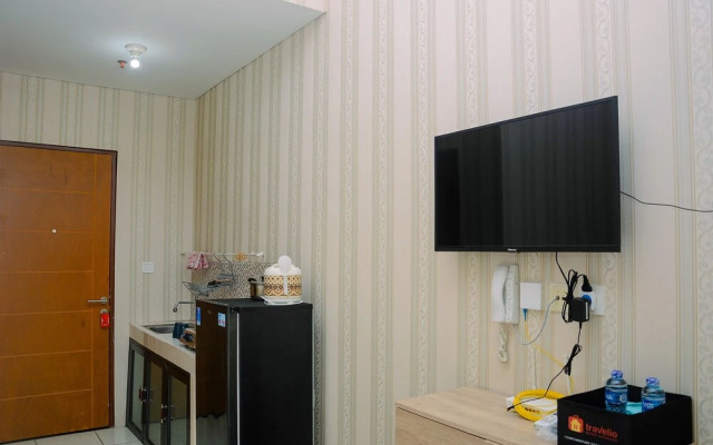 Fully Furnished Studio with Queen Bed at Dave Apartment