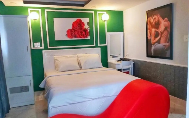 Elly Hotel