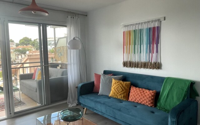 Your Retro Beach Front Hideaway in Salou