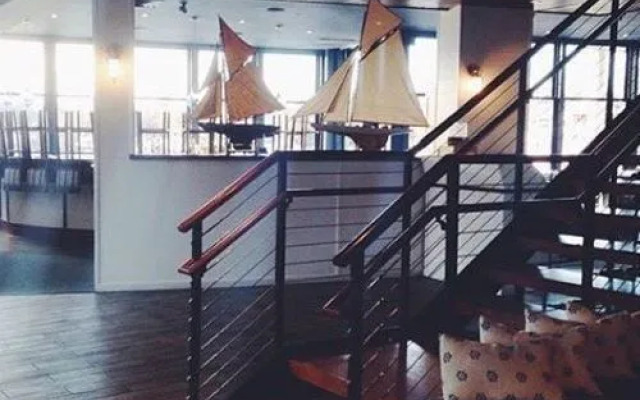 The Boathouse Waterfront Hotel & Marina