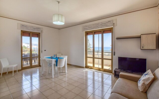 Beautiful Apartment in Marina DI Stringoli With Wifi and 2 Bedrooms