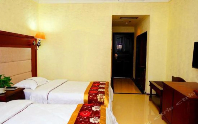 Xiling Snow Mountain Maple Leaf Hotel