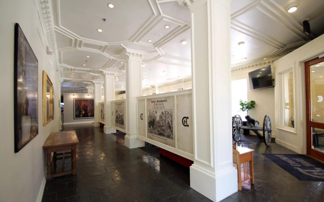 Crockett Hotel
