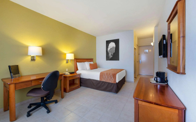 Comfort Inn Monterrey Valle