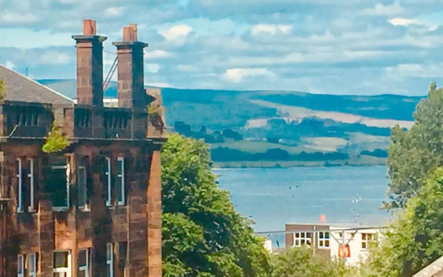 The Lion'S Den On Royal Street