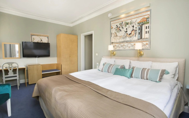 Lady Hamilton Hotel