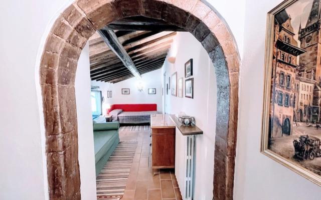 Vicolo - Sleeps 5 With air Con, Wifi, Balcony for Dining and Pool