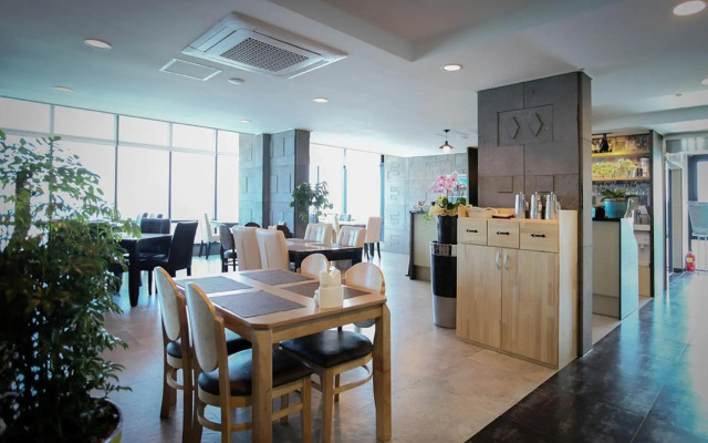 Eins Hotel