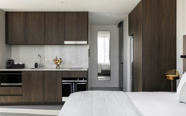 Oakwood Premier Melbourne - Image 7