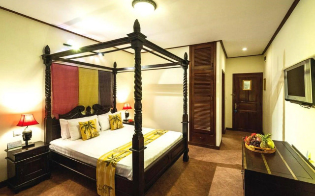 Red Hibiscus Hotel