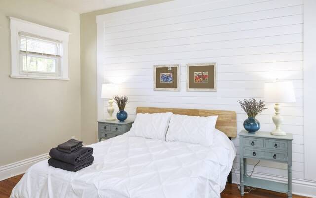 Heart of Highlands! 3BR Loft!