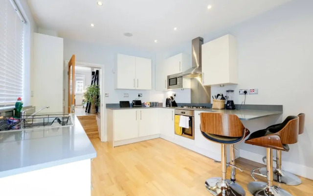 Luxury 3 Bedroom 2 Bathroom House Fulham