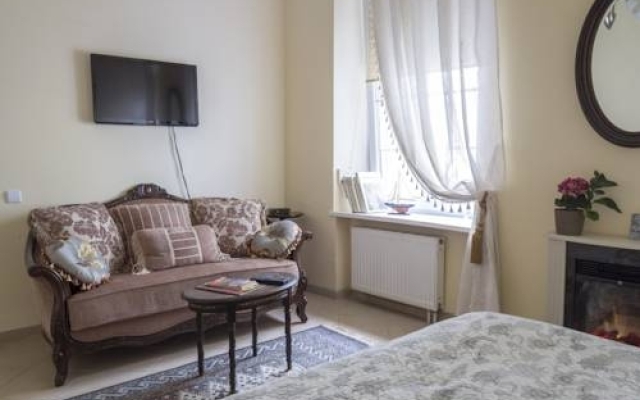 Retro Apartment by Houseys