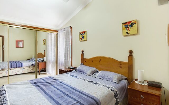 Macadamia Court, 2/8 Government Road